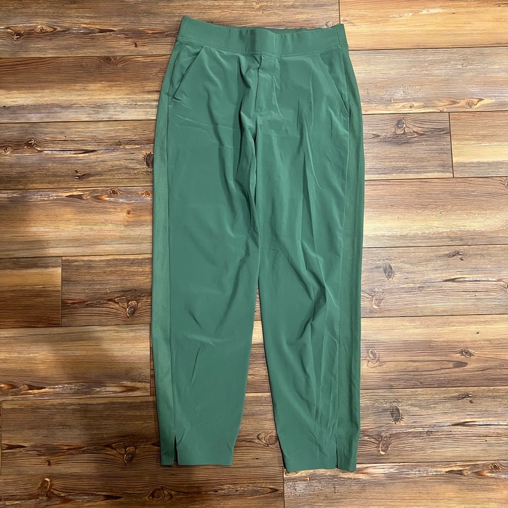 Athleta size 8 green Brooklyn Ankle Pants